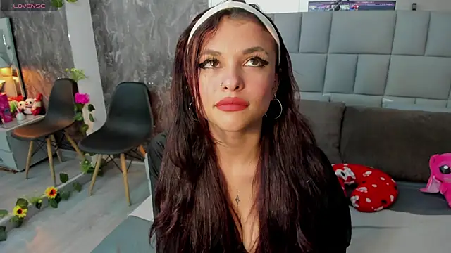 Snapshot of yiyisandoval chatting on April 2026 07:45:01 PM yiyisandoval online show from April 2026 07:45:01 PM