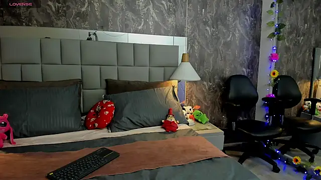 Snapshot of yiyisandoval chatting on April 2026 04:57:02 AM yiyisandoval online show from April 2026 04:57:02 AM