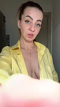 Roxanne Skye online show from December 2025 03:41:01 PM