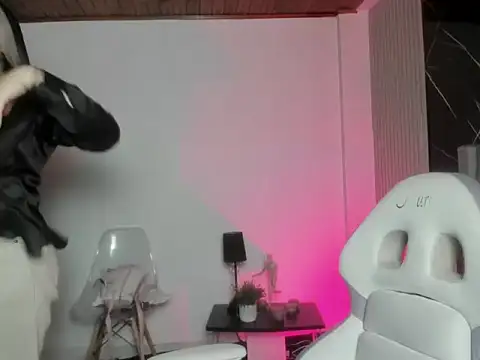 im bunny   online show from November 2025 11:21:01 AM