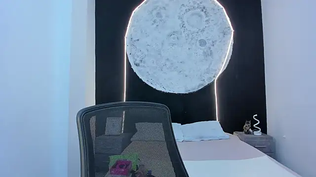 Snapshot of ScarletMoon1_ chatting on October 2025 08:33:01 PM ScarletMoon1  online show from October 2025 08:33:01 PM