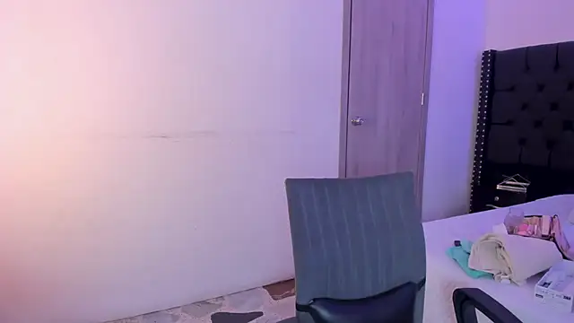 Snapshot of ScarletMoon1_ chatting on October 2025 08:33:02 PM ScarletMoon1  online show from October 2025 08:33:02 PM