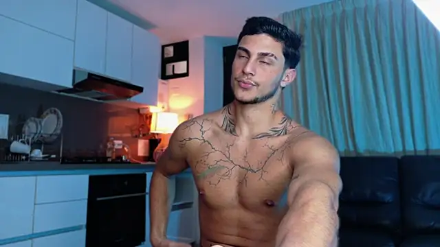 LeoCavalli  online show from October 2025 04:38:02 PM