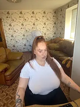  EmiFox X online show from September 2025 12:06:01 PM