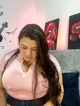 SafiroFer online show from October 2025 05:55:01 PM