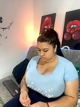 SafiroFer online show from October 2025 09:04:01 PM