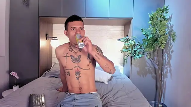 MrJustin  online show from September 2025 07:47:01 PM