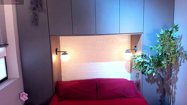 MrJustin  online show from September 2025 07:48:02 PM