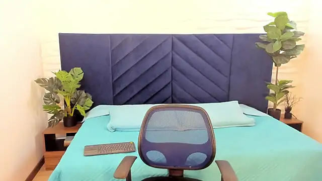 MrJustin  online show from November 2025 10:09:02 PM