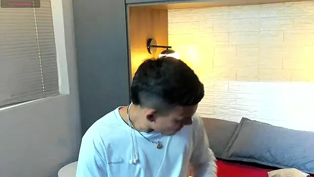 MrJustin  online show from November 2025 08:21:02 PM