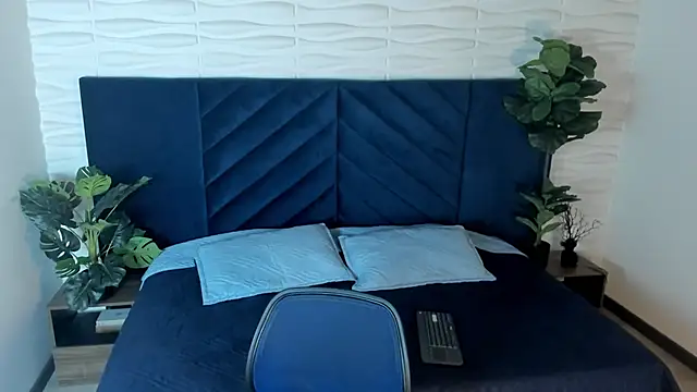 MrJustin  online show from November 2025 07:49:02 PM