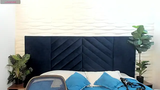 MrJustin  online show from December 2025 08:05:01 PM