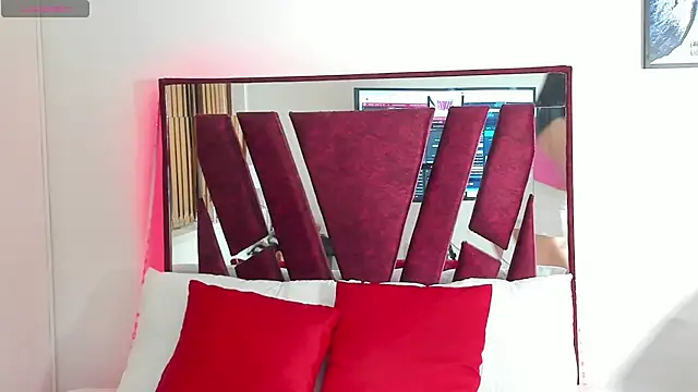 Snapshot of ReginaRosetti chatting on October 2025 07:15:02 PM ReginaRosetti online show from October 2025 07:15:02 PM