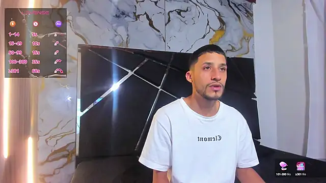 Snapshot of Akame_Draco chatting on October 2025 03:39:02 AM Akame Draco online show from October 2025 03:39:02 AM