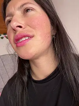 Mia salinass online show from December 2025 05:21:02 PM