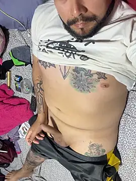 Snapshot of cfomega4592 chatting on November 2025 04:22:02 AM cfomega4592 online show from November 2025 04:22:02 AM