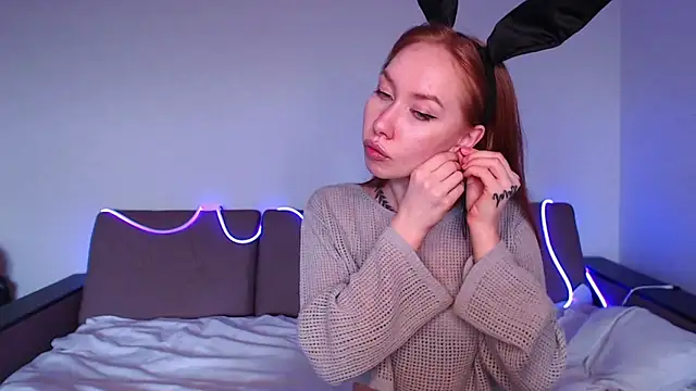 Snapshot of Mimi_Red chatting on April 2026 07:14:02 AM Mimi Red online show from April 2026 07:14:02 AM