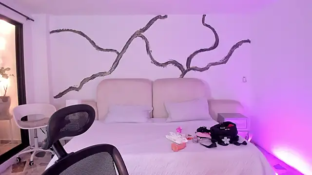 SarahCastro1  online show from September 2025 04:45:02 AM