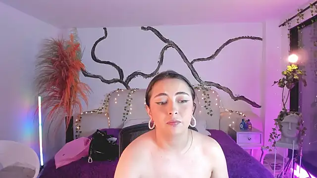 SarahCastro1  online show from October 2025 04:12:01 AM