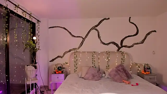 SarahCastro1  online show from October 2025 04:35:02 AM