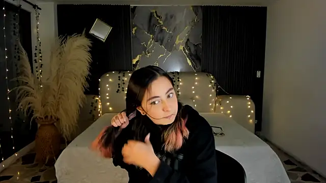 SarahCastro1  online show from January 2026 04:37:02 AM