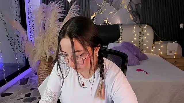 SarahCastro1  online show from February 2026 07:51:01 AM