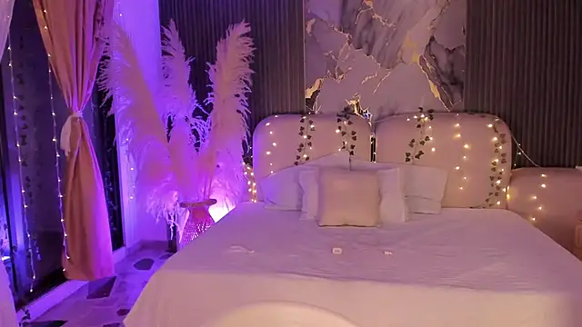 SarahCastro1  online show from March 2026 05:44:01 AM