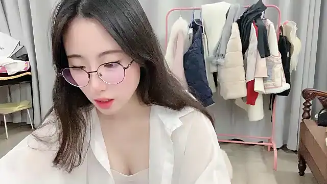 Freya7777 online show from December 2025 02:22:01 PM