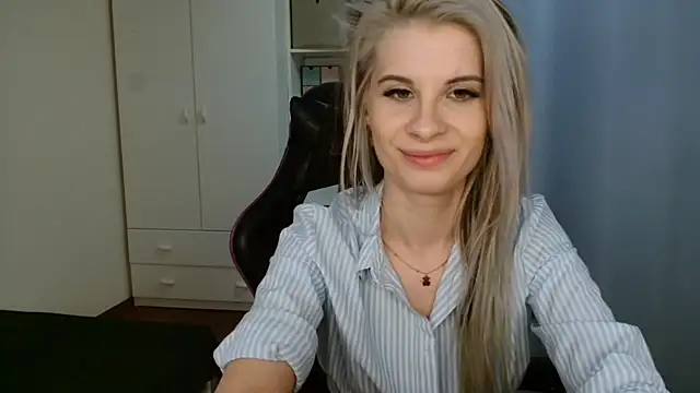 KristineGlow online show from May 2026 06:27:02 PM