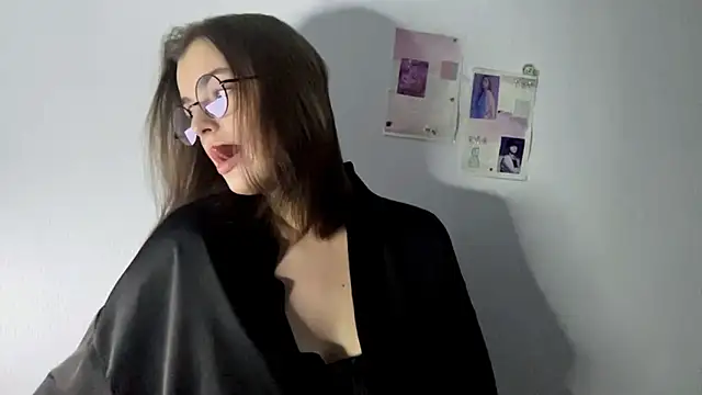 Snapshot of HoneyMist chatting on September 2025 03:13:01 PM HoneyMist online show from September 2025 03:13:01 PM