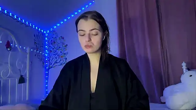 Snapshot of HoneyMist chatting on October 2025 06:07:02 PM HoneyMist online show from October 2025 06:07:02 PM