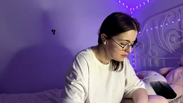 Snapshot of HoneyMist chatting on November 2025 03:12:01 PM HoneyMist online show from November 2025 03:12:01 PM