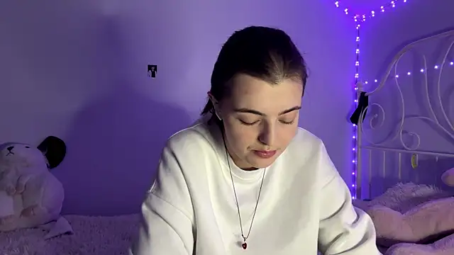 Snapshot of HoneyMist chatting on November 2025 04:17:01 PM HoneyMist online show from November 2025 04:17:01 PM