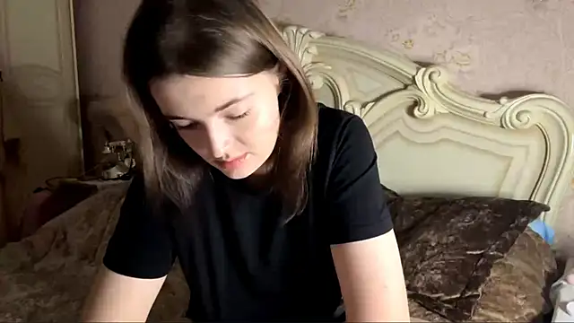 Snapshot of HoneyMist chatting on November 2025 04:29:02 PM HoneyMist online show from November 2025 04:29:02 PM