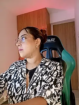 Snapshot of Tamara_valentine chatting on April 2026 08:37:02 AM Tamara valentine online show from April 2026 08:37:02 AM