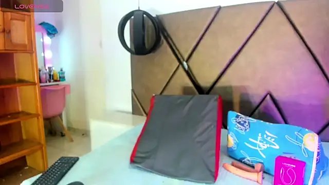 PenelopeGuzman   online show from April 2026 09:50:02 PM