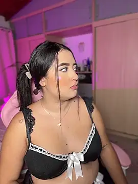 Emiily Moore1 online show from May 2026 01:12:01 AM