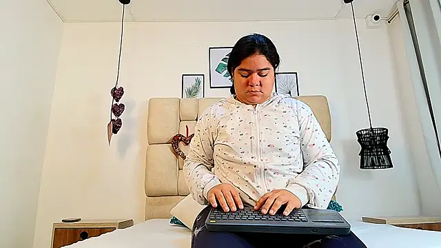 Snapshot of elizawiliamst chatting on September 2025 11:48:01 AM elizawiliamst online show from September 2025 11:48:01 AM