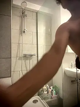 shiitposter male online show from January 2026 04:42:02 PM