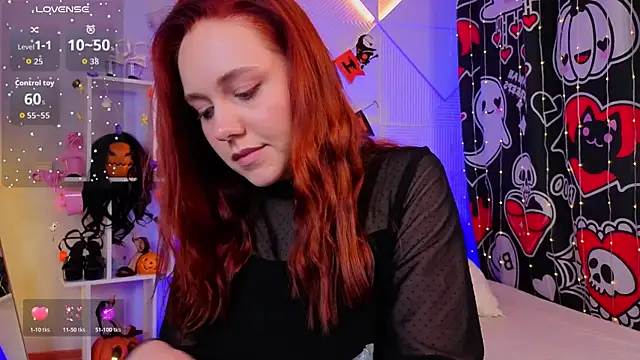 Snapshot of PollyVinice chatting on October 2025 12:29:01 PM PollyVinice online show from October 2025 12:29:01 PM