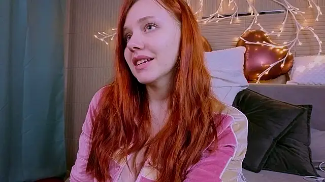 Snapshot of PollyVinice chatting on March 2026 01:57:02 PM PollyVinice online show from March 2026 01:57:02 PM