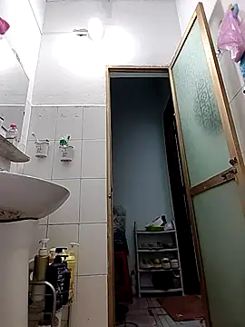 Snapshot of simsim-00 chatting on December 2025 07:42:02 PM simsim-00 online show from December 2025 07:42:02 PM