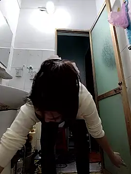 Snapshot of simsim-00 chatting on January 2026 08:12:01 PM simsim-00 online show from January 2026 08:12:01 PM