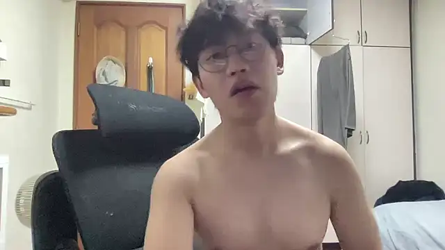 Passionatetwink2 online show from February 2026 11:30:01 AM