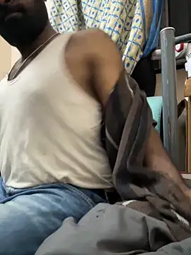 Snapshot of DJLOVE280825 chatting on November 2025 11:47:02 PM DJLOVE280825 online show from November 2025 11:47:02 PM