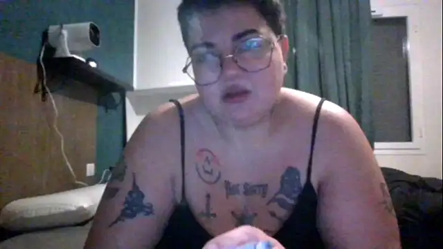 Snapshot of PirateXL chatting on March 2026 12:25:01 AM PirateXL online show from March 2026 12:25:01 AM