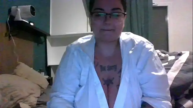 Snapshot of PirateXL chatting on March 2026 12:59:01 AM PirateXL online show from March 2026 12:59:01 AM