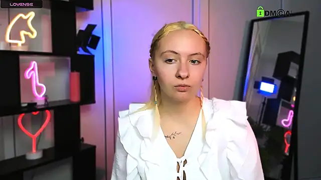 mila glow1 online show from December 2025 07:31:02 PM