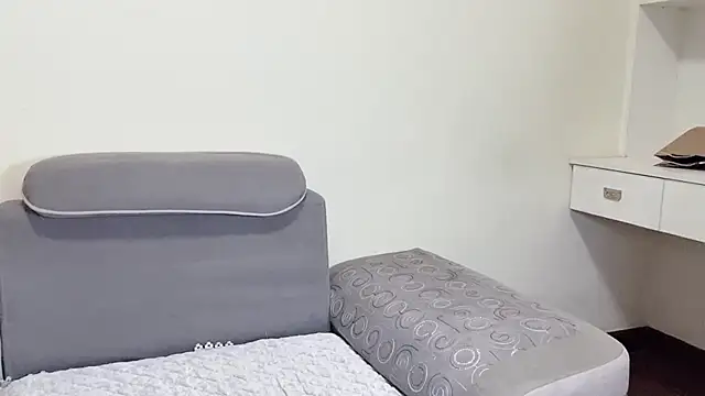 xiaoyang5200 online show from December 2025 04:02:02 PM