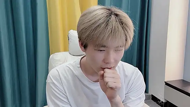 xiaoyang5200 online show from March 2026 02:44:02 PM